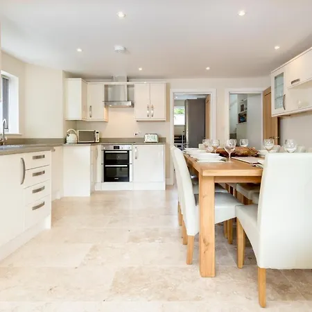 Prázdninový dům 4 Bed In Sz267